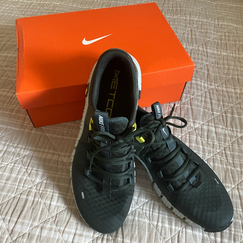 Nike Free Metcon 5 Sequoia/High Voltage Mens 10.5 NEW